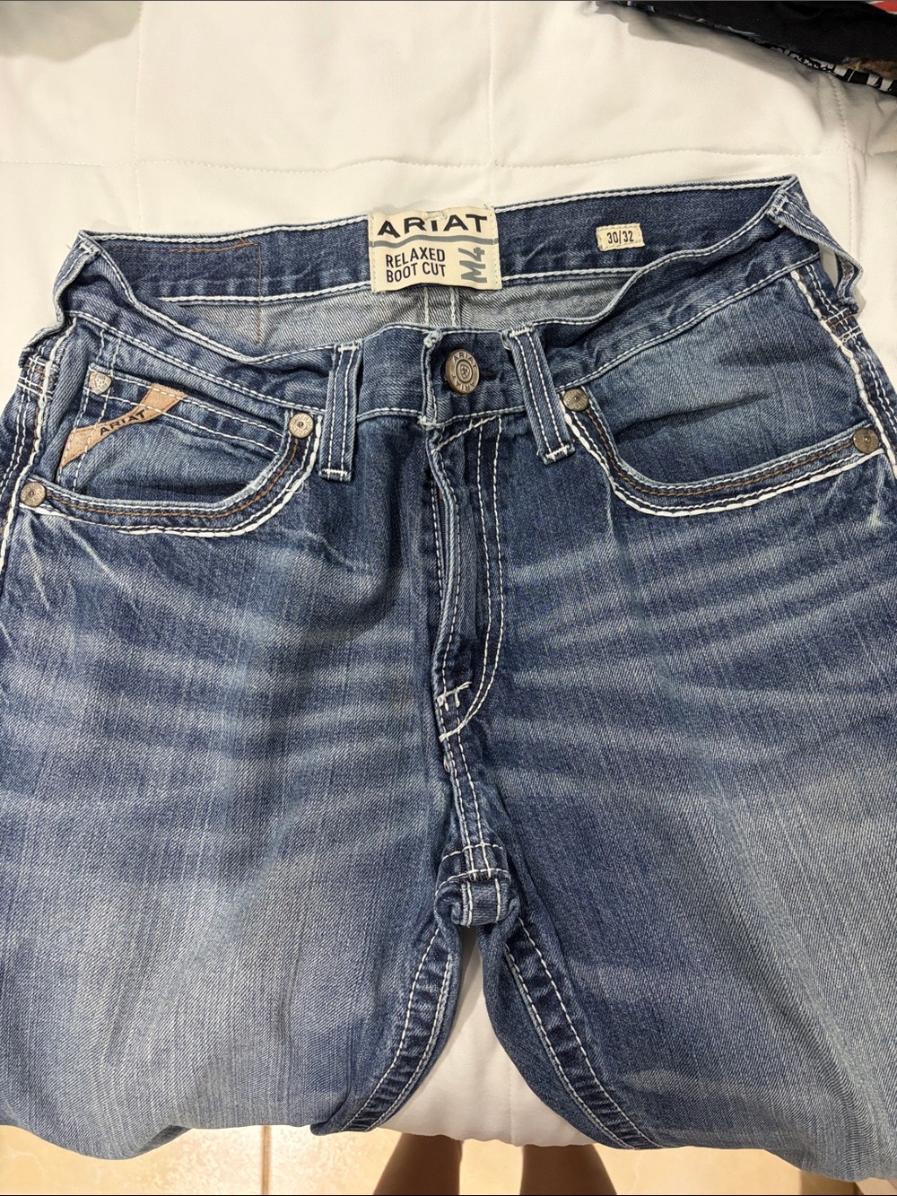 Ariat Men's Relaxed Bootcut Jeans in Distressed Blue